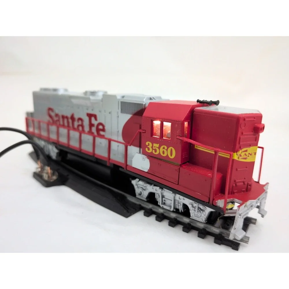 Working Life-Like Trains Powered Locomotive Santa Fe #3560. HO Scale